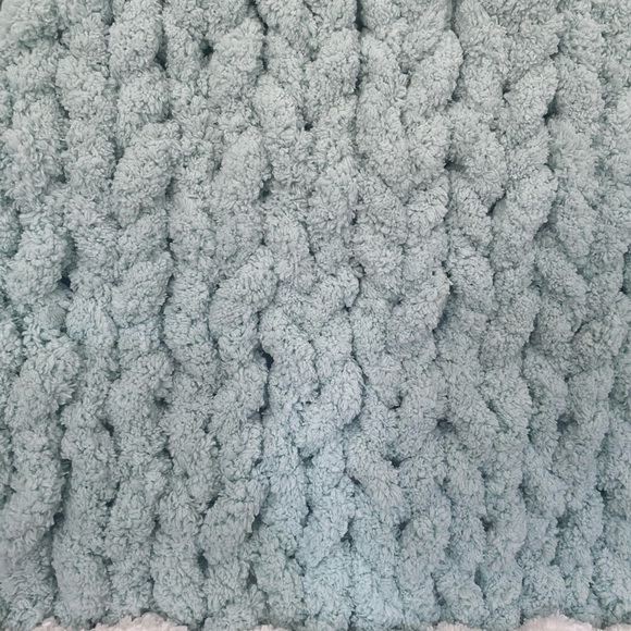 Handmade chunky knit baby blanket - Picture 2 of 5